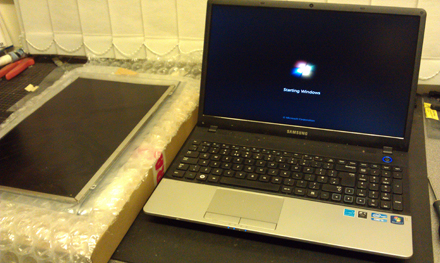cracked laptop screen replacement hitchin